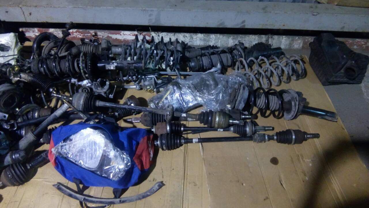 Двое молдаван незаконно ввозили в страну использованные автозапчасти
