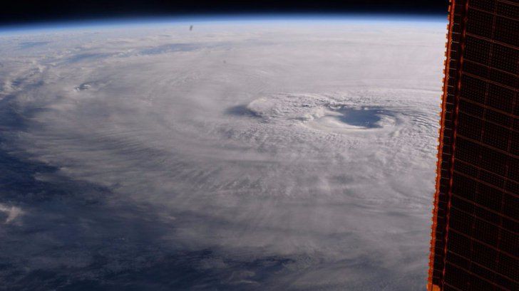 Imagini extraordinare realizate de astronauţi cu Uraganul Maria
