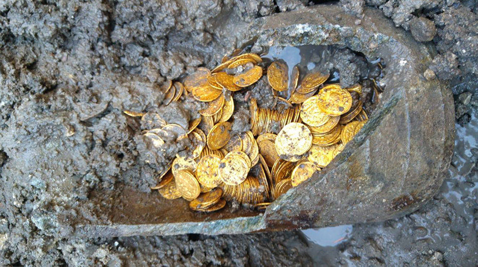 В Италии нашли золотые монеты возрастом более 1,5 тысячи лет