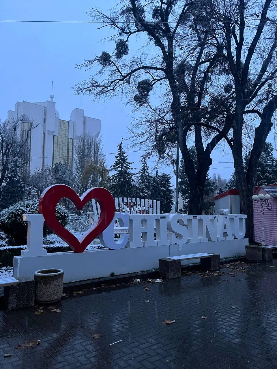 În Moldova a căzut prima zăpadă