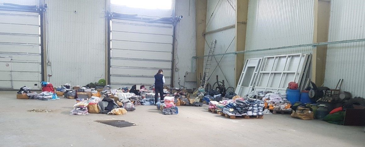 Таможенники задержали партию контрабандной одежды на 1,6 млн леев