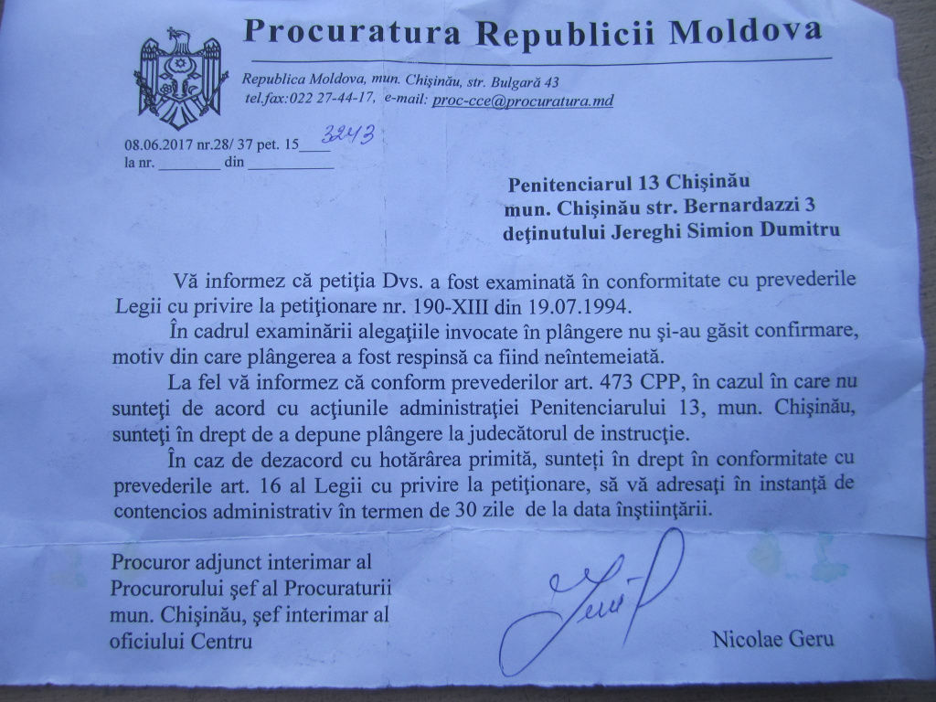 Полицейские мешают задержанному заявить о тюремных пытках