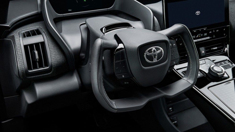 Toyota официально представила свою первую «электричку»