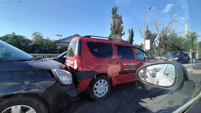 В Кишиневе на ул. Измаил столкнулись шесть автомобилей