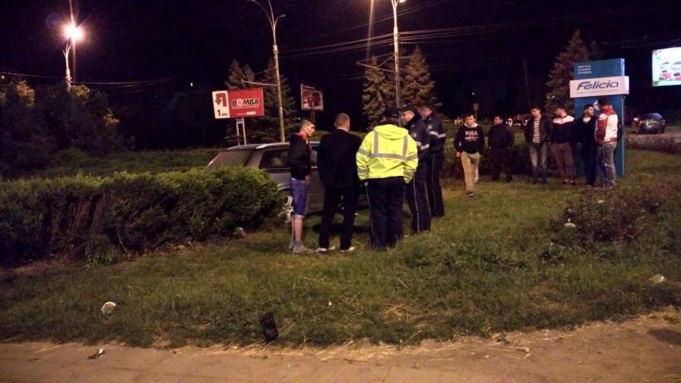 В Кишиневе нетрезвый водитель вылетел с дороги и угодил в кусты