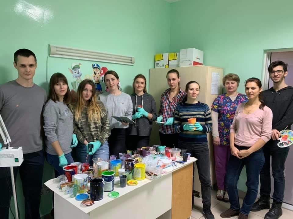 Студенты ТУМ раскрасили стены в столичной детской больнице