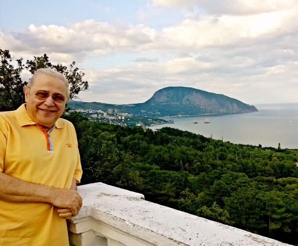 70-летний Петросян омолодился в Крыму