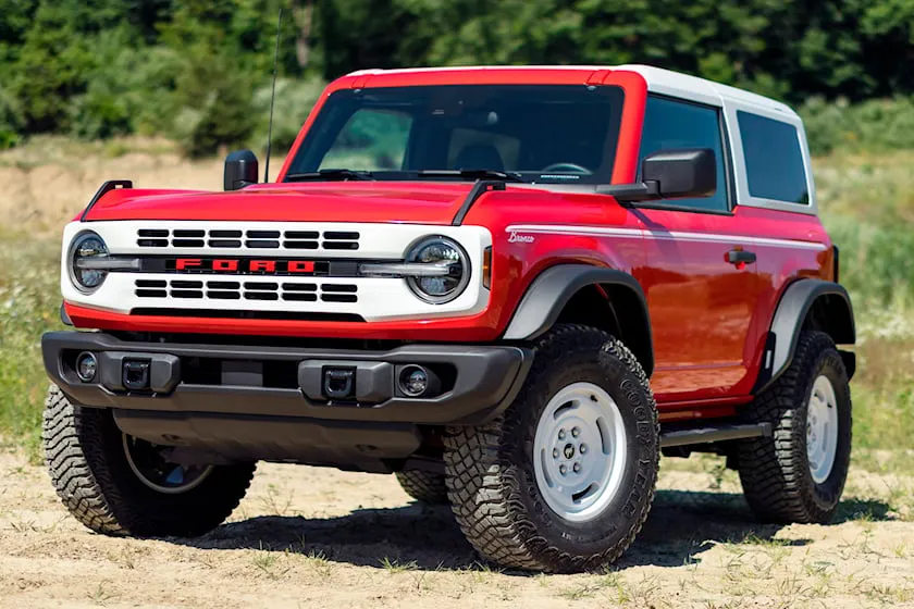 Ford представил ретро-версии моделей Bronco и Bronco Sport