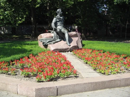 В Николаеве неизвестные демонтировали памятник Пушкину