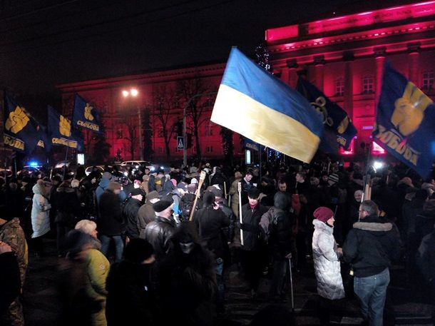 В Киеве проходит факельное шествие в честь Бандеры