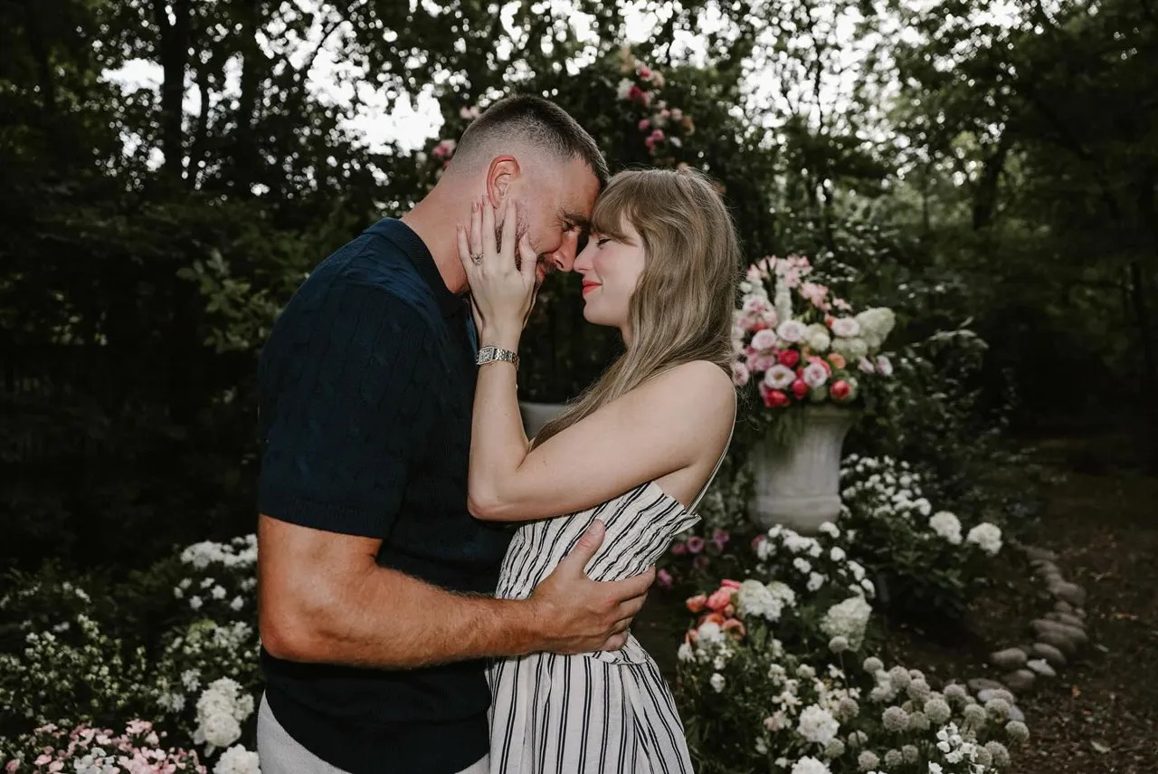 Taylor Swift s-a logodit cu o vedetă a fotbalului american
