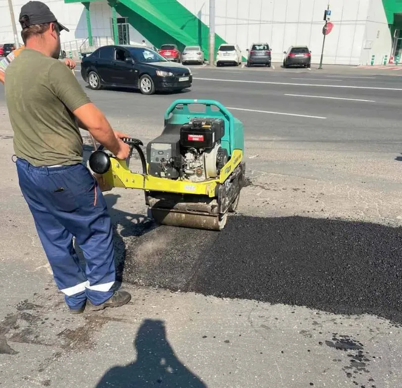 În Capitală se repară drumurile avariate de ploile abundente