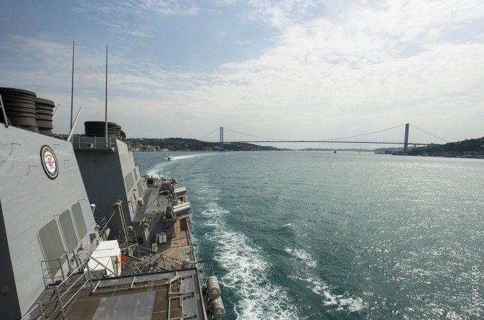 Американский ракетный эсминец вошел в Черное море
