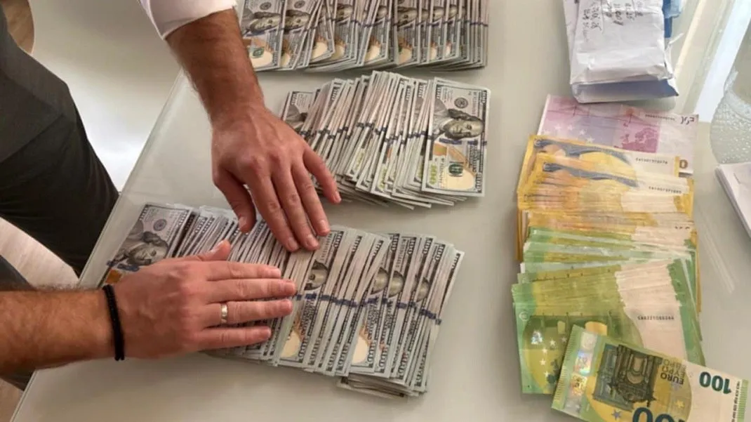 Descinderi în Capitală: Peste 1.000.000 de lei, ridicați de la persoane afiliate unei fundații din Rusia