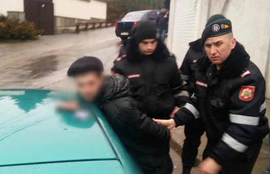 Карабинеры задержали двух пьяных мужчин, ставших причиной ДТП
