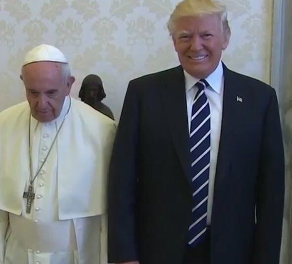 Trump și "Papa trist": Glume apărute după întâlnirea dintre cei doi