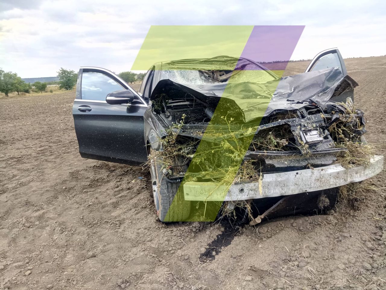 В Украине водитель Mercedes сбил людей, покупающих арбузы у дороги