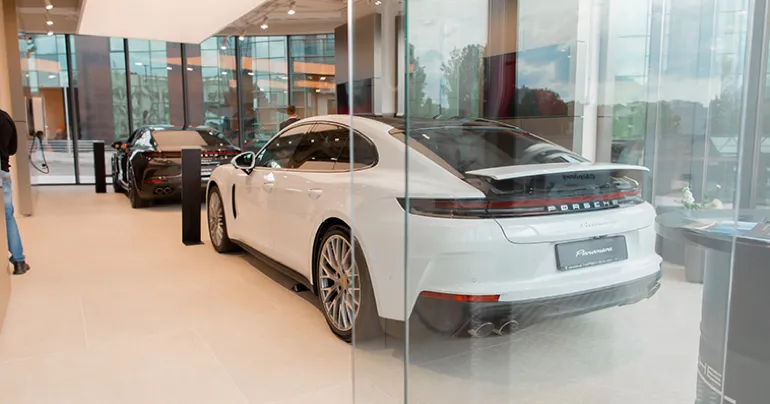Porsche: Открылся новый Porsche Pop-Up Showroom
