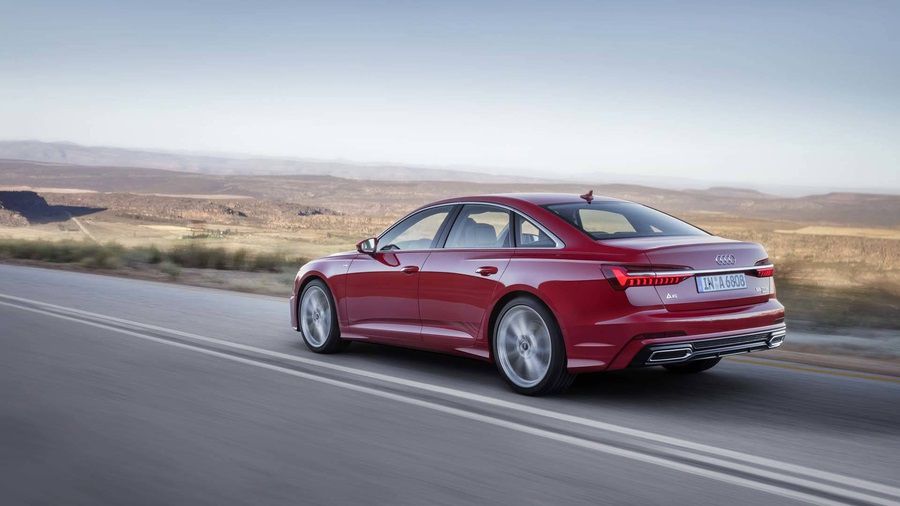 Audi показала седан A6 нового поколения