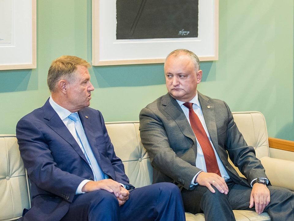 Додон встретился с Йоханнисом и поблагодарил Румынию за поддержку