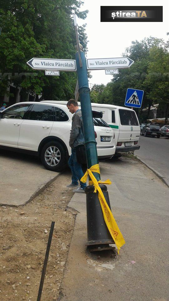 В центре Кишинева неизвестные повалили указатель улиц