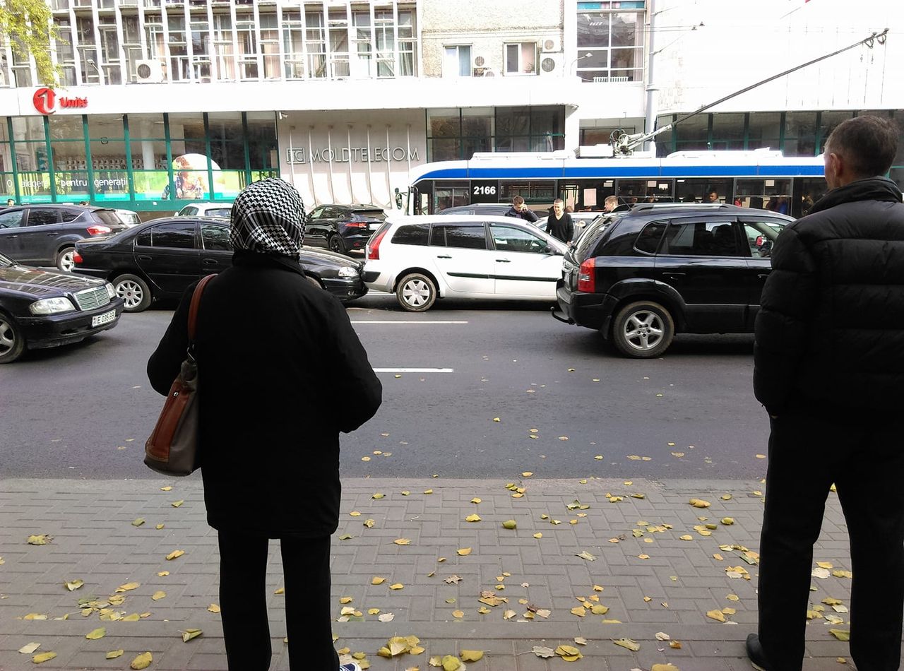 Accident în lanț în centru Capitalei: Trei mașini s-au ciocnit