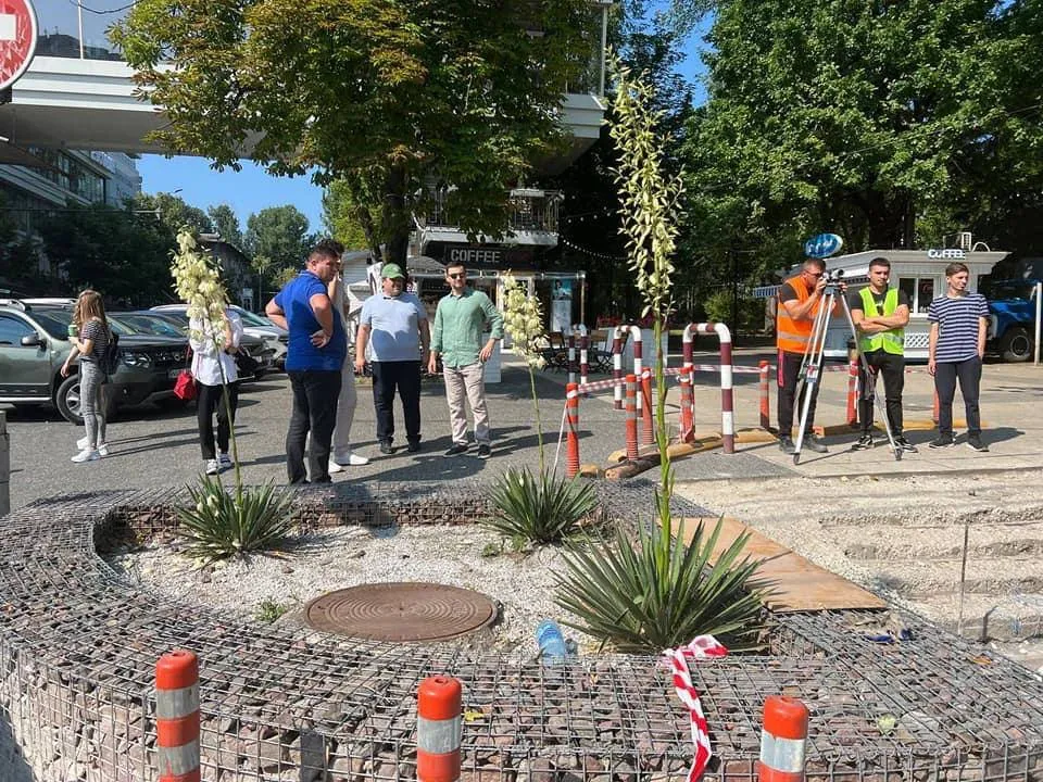 В Кишиневе продолжается реабилитация сквера у Кафедрального собора