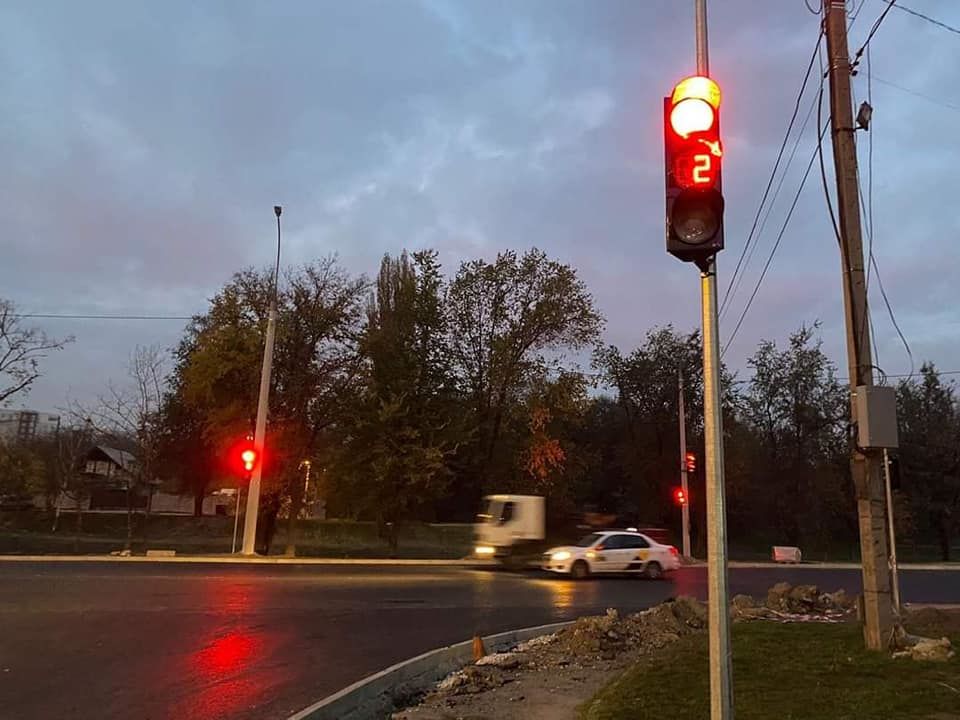 На пяти перекрестках улицы Албишоара появятся «умные» светофоры