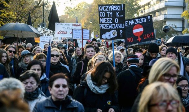 В Польше снова бастуют против запрета абортов