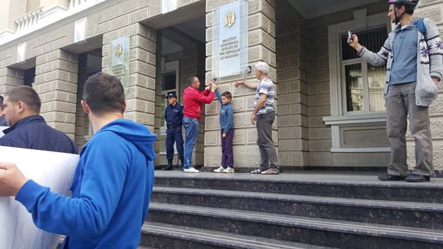 В Кишиневе прошел протест на ступеньках МВД