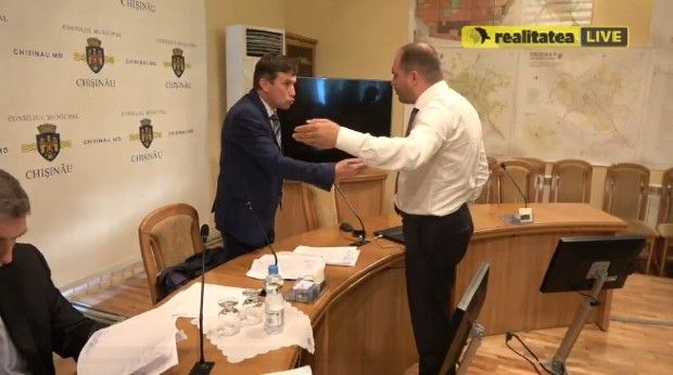 Mare tărăboi la ședința CMC! Aleșii locali și-au ieșit din fire în timpul discuției unui proiect