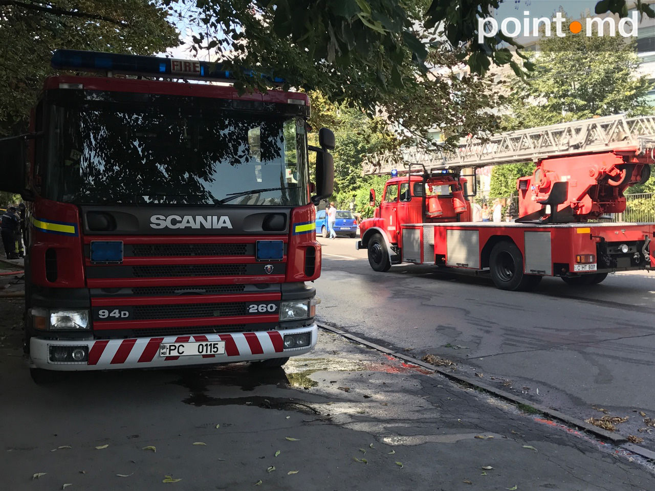 Мощный пожар охватил многоэтажку в центре Кишинева