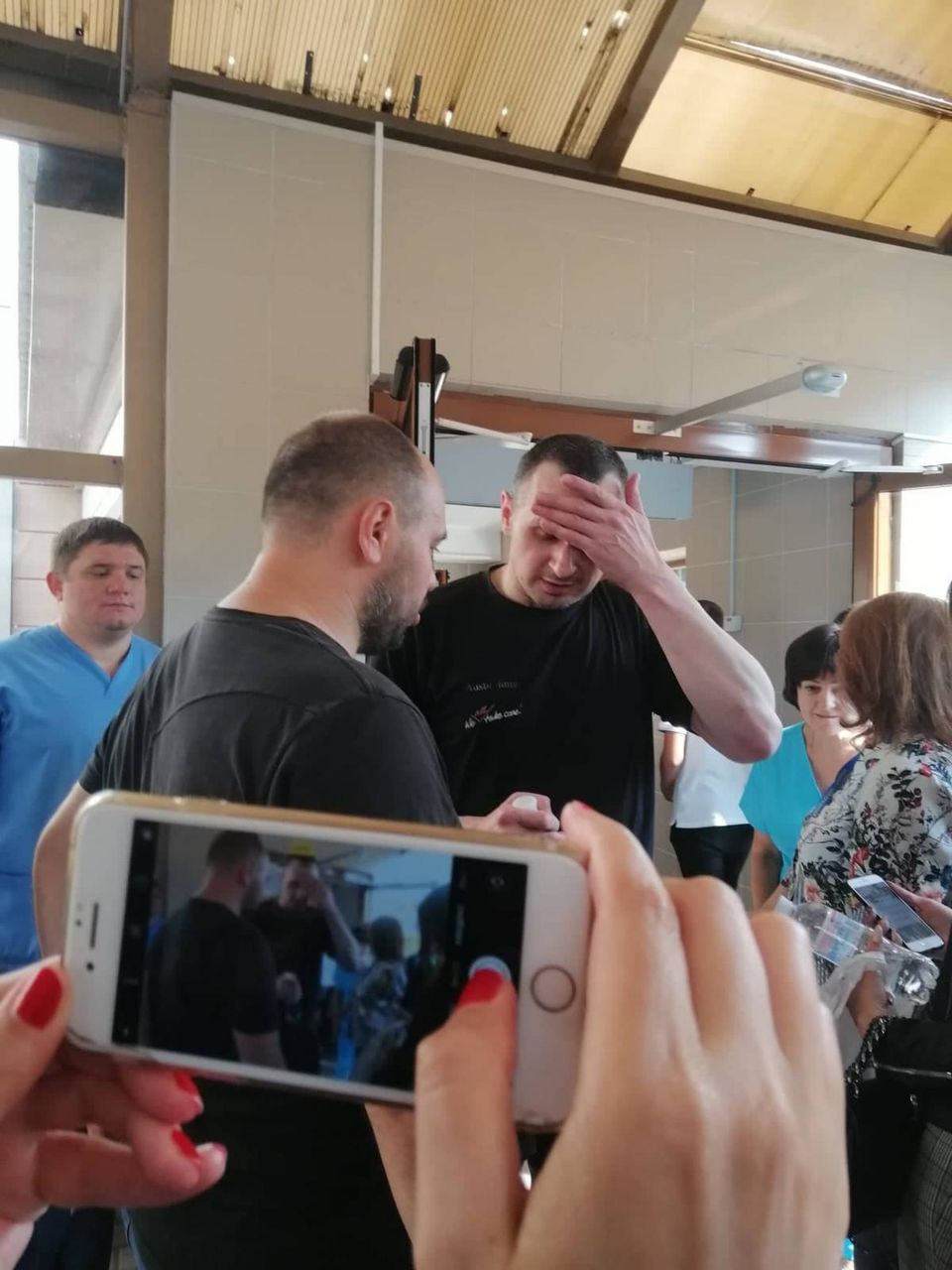 В больницу "Феофания" привезли 11 освобожденных украинцев