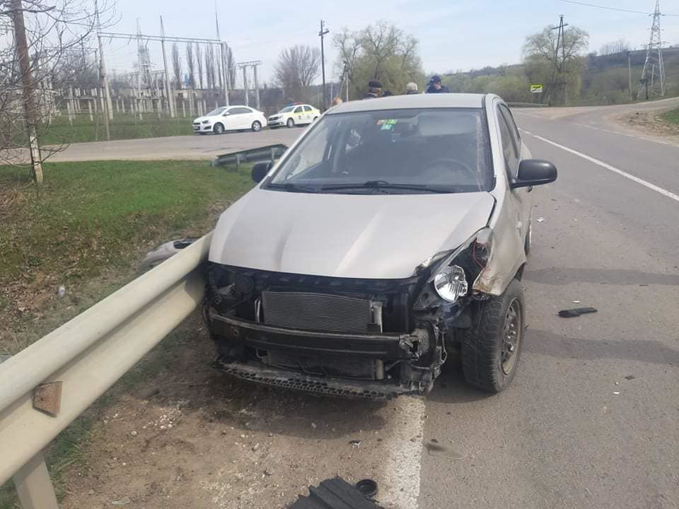 В Хынчештах 64-летняя женщина за рулем Hyundai попала в ДТП с грузовиком