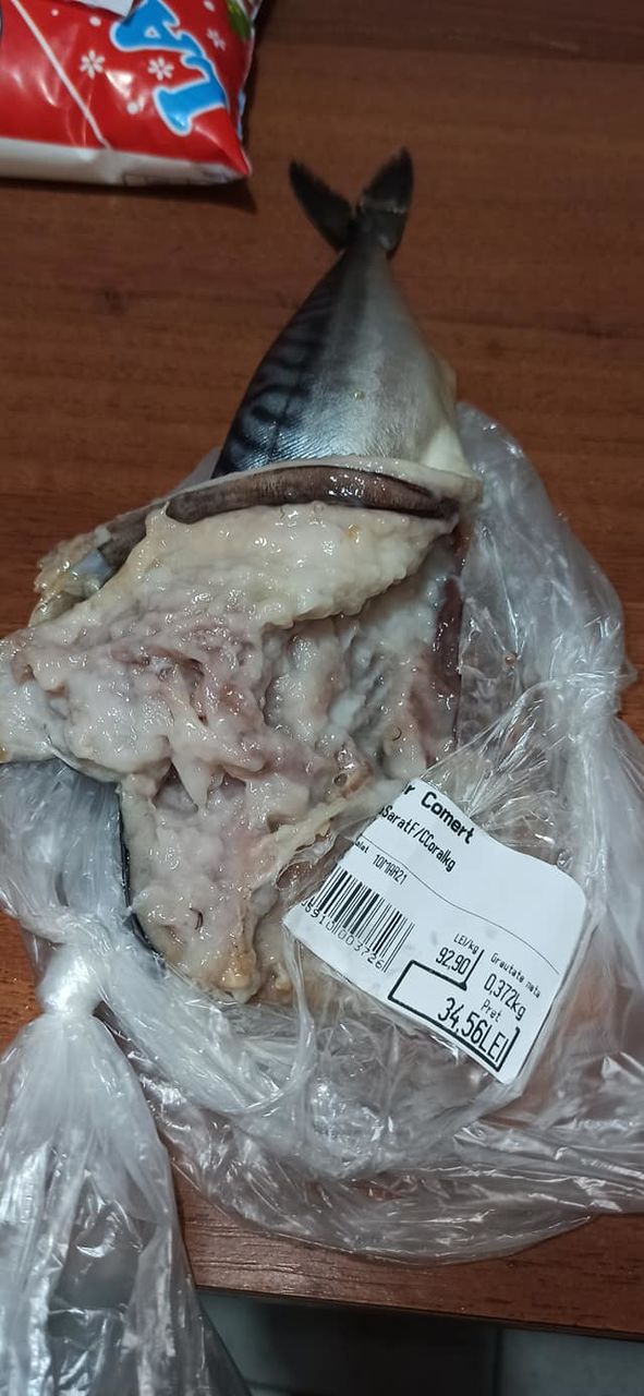 В столичном супермаркете продают протухшую скумбрию
