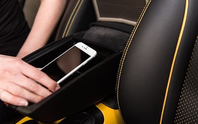 Tehnologia din secolul 19 prin care Nissan vrea să îi încurajeze pe şoferi să nu mai folosească telefonul la volan
