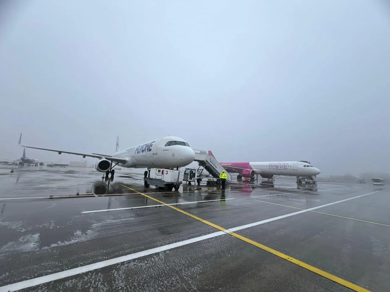 Pe Aeroportul Chișinău, testat sistemul pentru aterizarea sigură a avioanelor în condiții de ceață