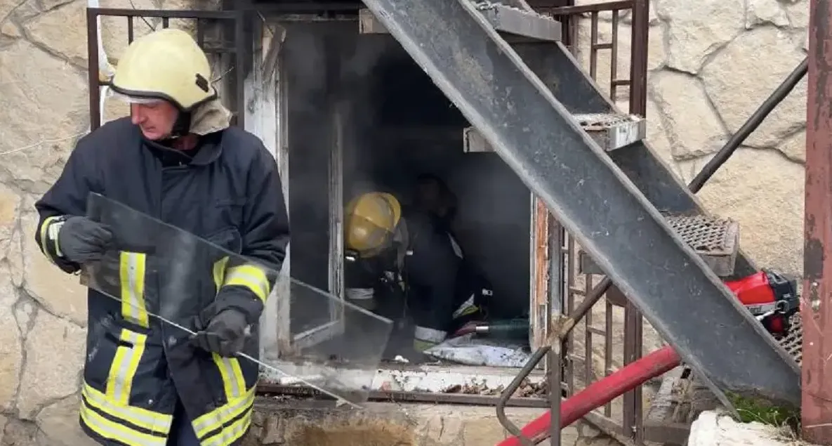Un incendiu a izbucnit în subsolul unei agenții de publicitate din Bălţi