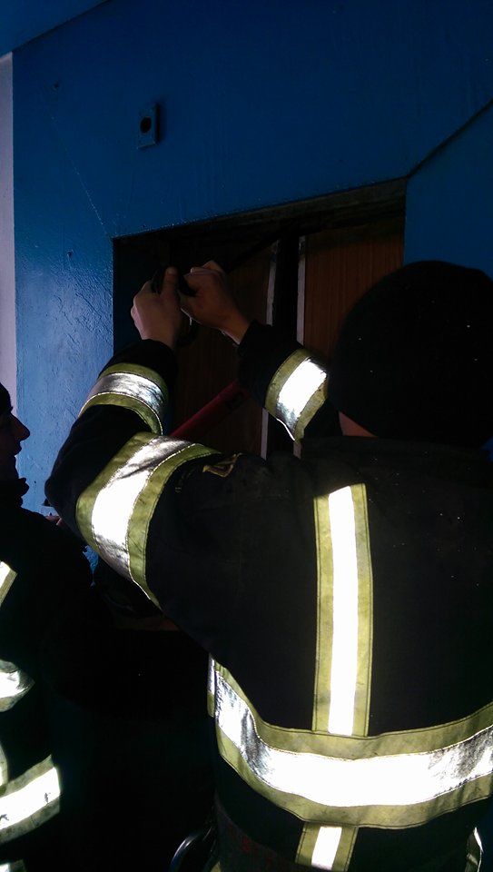 На Буюканах вспыхнул пожар в одном из многоэтажных домов
