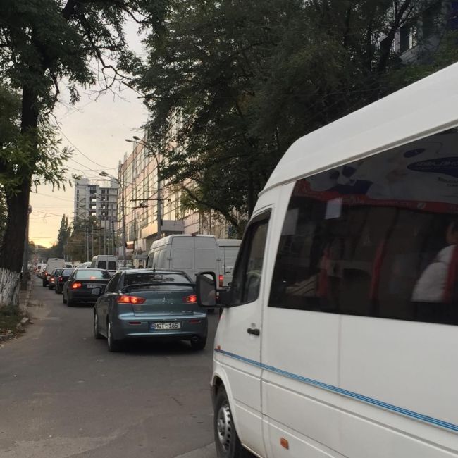 Кишинев встал в километровых пробках