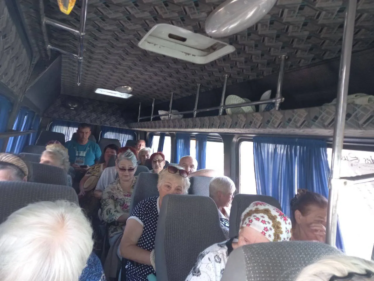 Десятки автобусов с людьми направляются на протест в Кишинев