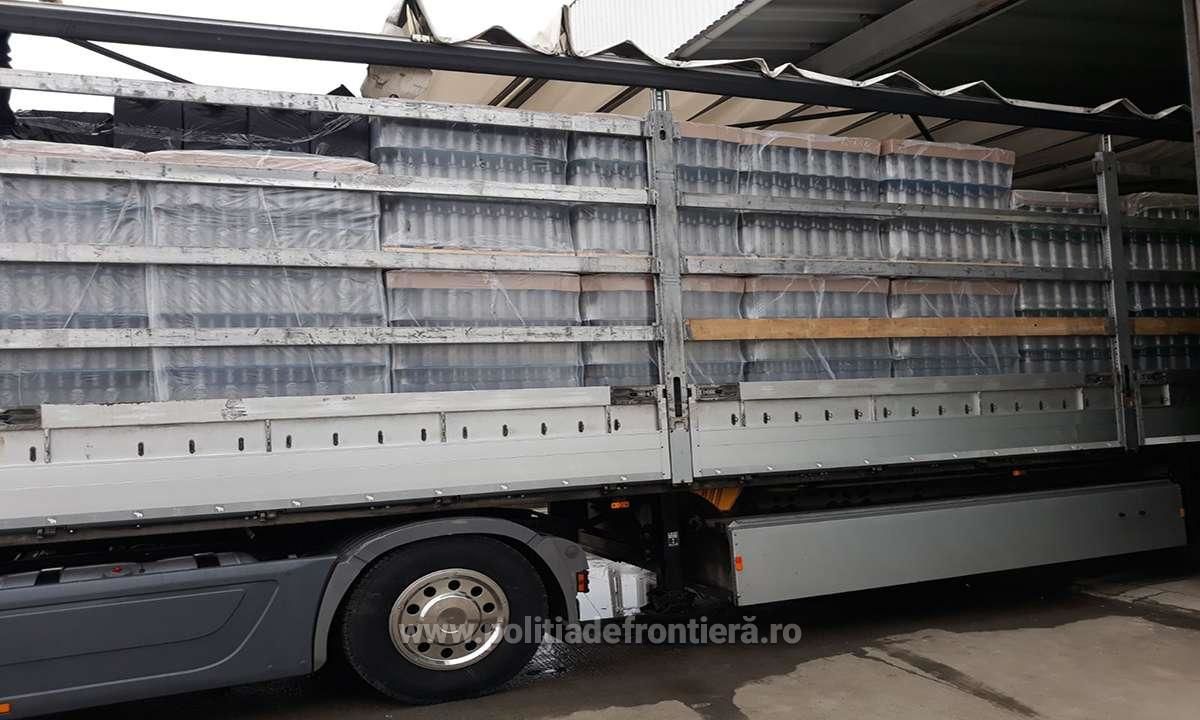 Țigări, ascunse într-un TIR. Detaliul care a stârnit suspiciunea