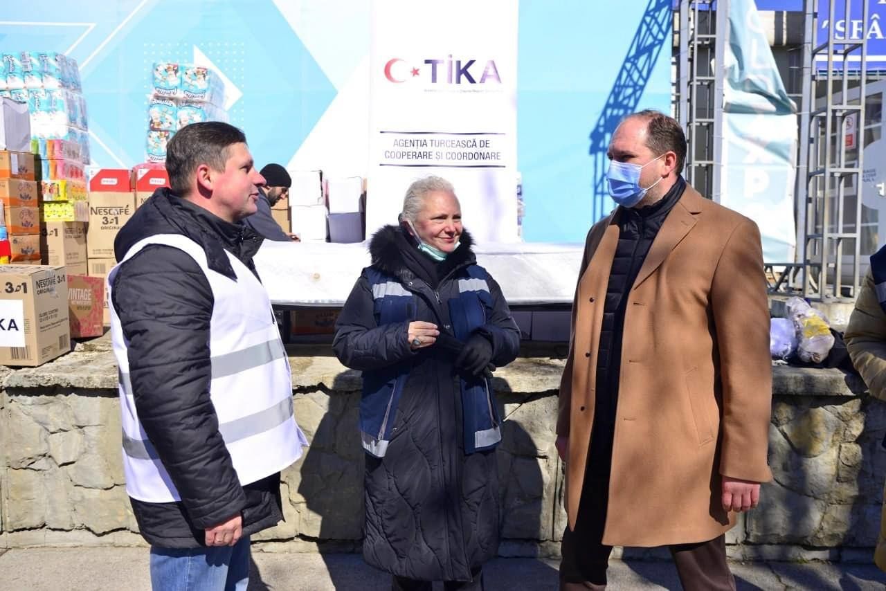 Турецкое агентство TIKA передало новую партию гуманитарного груза для беженцев