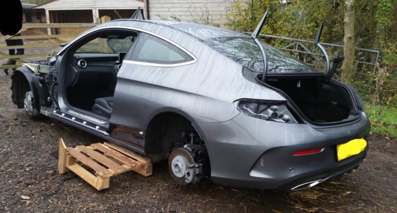 Cum arată un Mercedes C-Class Coupe găsit în doar 8 ore după ce a fost furat