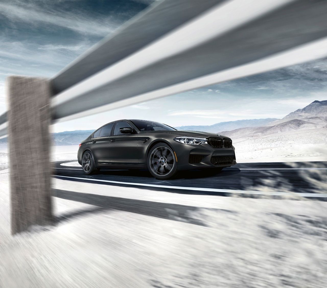 Юбилейный BMW M5 получил салон из золота