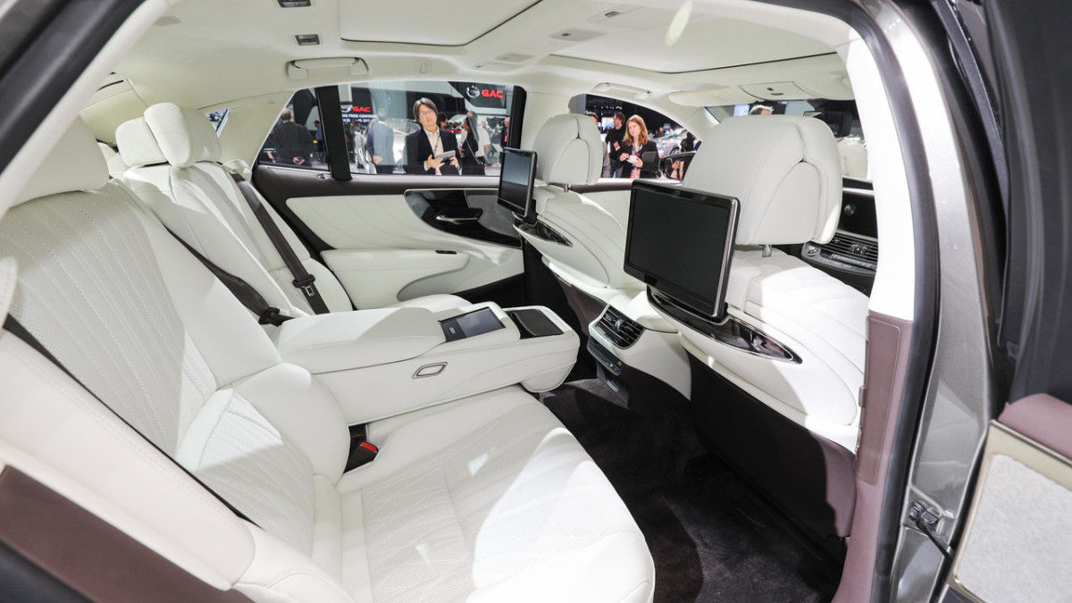 Lexus представил в Детройте флагманский седан LS