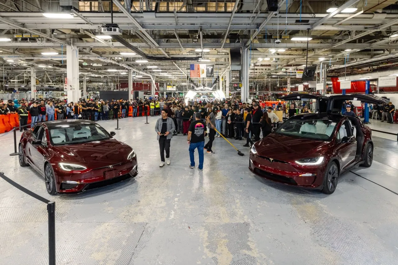 Tesla a încetat producția automobilelor electrice Model S și Model X