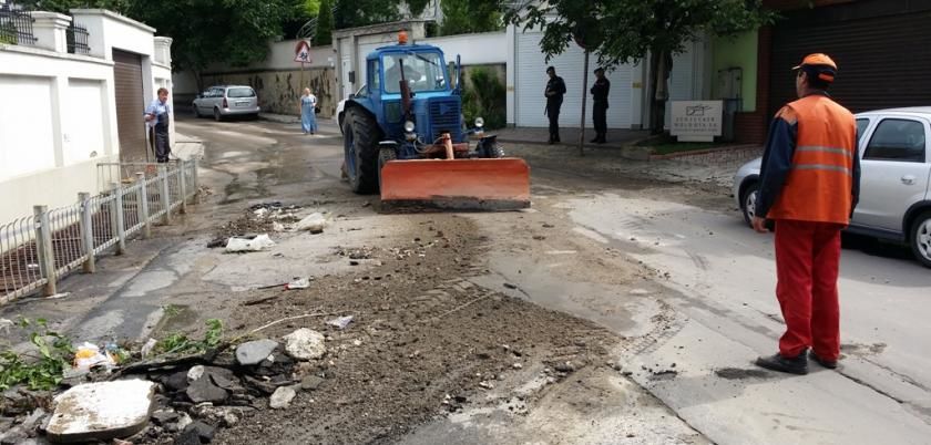 Ca după bombardament. Primăria Chișinău evaluează pagubele ploii