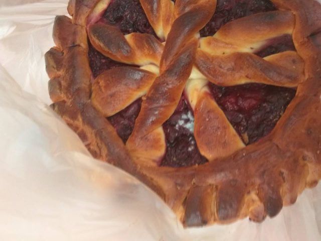Вишневый пирог с плесенью купила жительница Кишинева в супермаркете