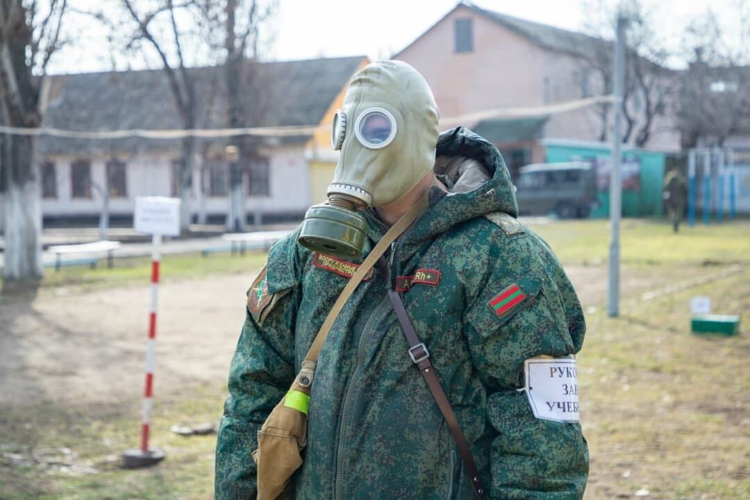 Военные России провели в Приднестровье занятие по радиационной и биологической защите